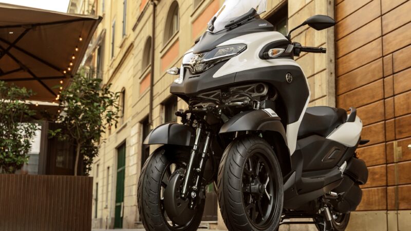 フロント2輪「TRICITY300」の新色を発売
