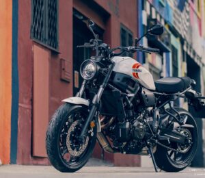 スポーツヘリテージ「XSR700 ABS」の新色を発売