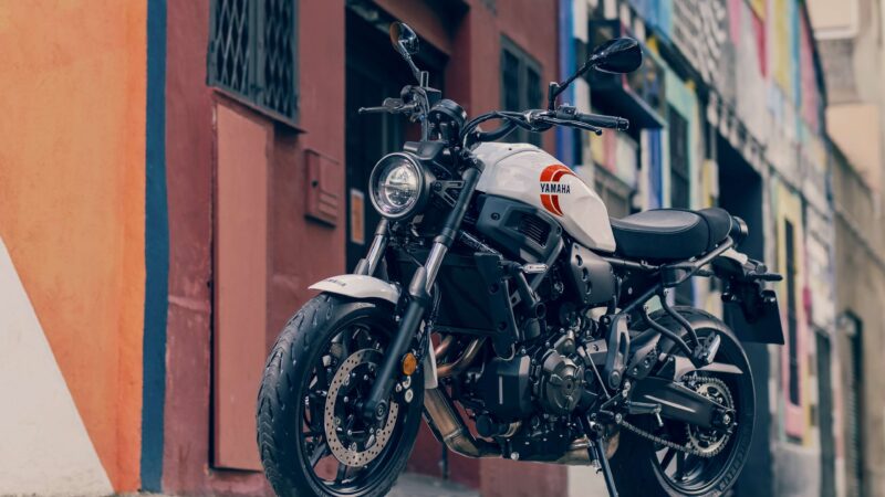 スポーツヘリテージ「XSR700 ABS」の新色を発売