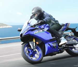 「YZF-R3 ABS」「YZF-R25 ABS」の新色を発売