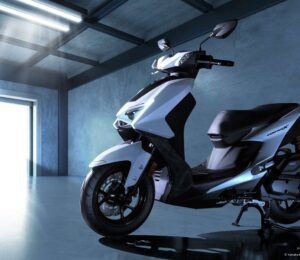 スタイル一新、走りを洗練させた新型「CYGNUS X」発売