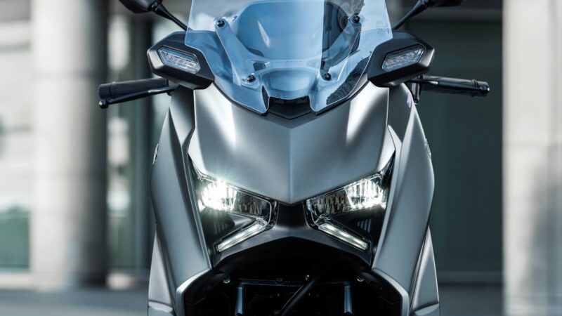 スポーツスクーター「XMAX ABS」新色発売
